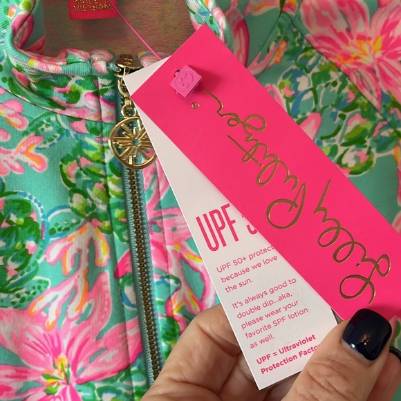 Lilly Pulitzer UPF50+ Skipper Popover in Surf Blue, So Shellegant, Medium. NWT. - Picture 4 of 13